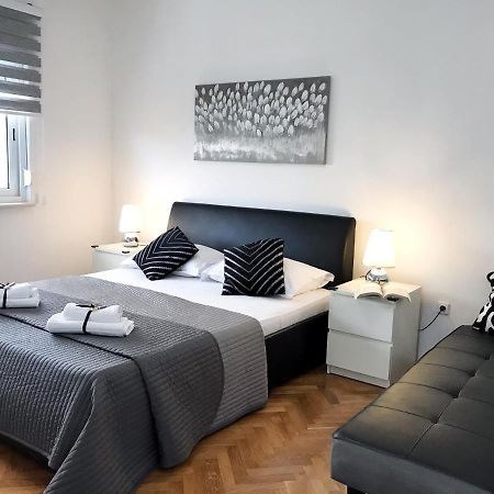 Apartments Robert Kaštela Buitenkant foto