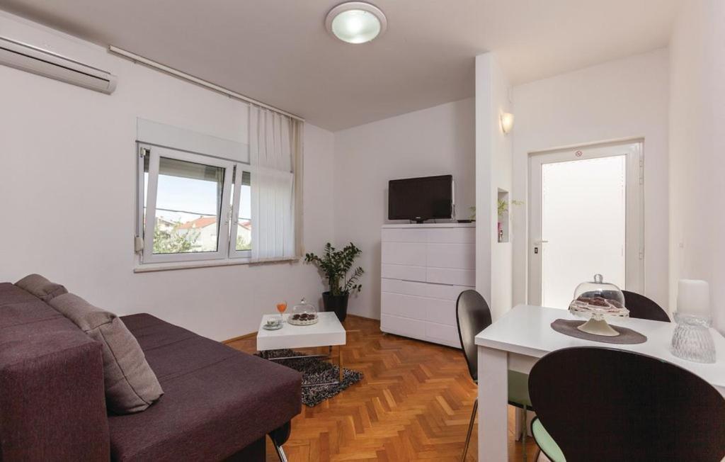 Apartments Robert Kaštela Buitenkant foto